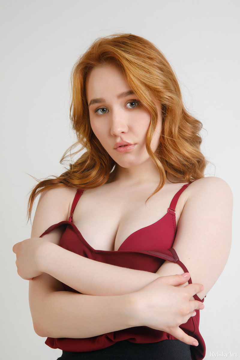 Sweet Sexy Redhead Vanessa Mei Gets Completely Naked – 5